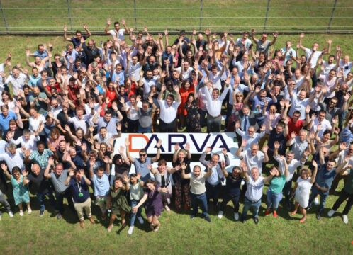 Photo de groupes des collaborateur avec le nom de l'entreprise